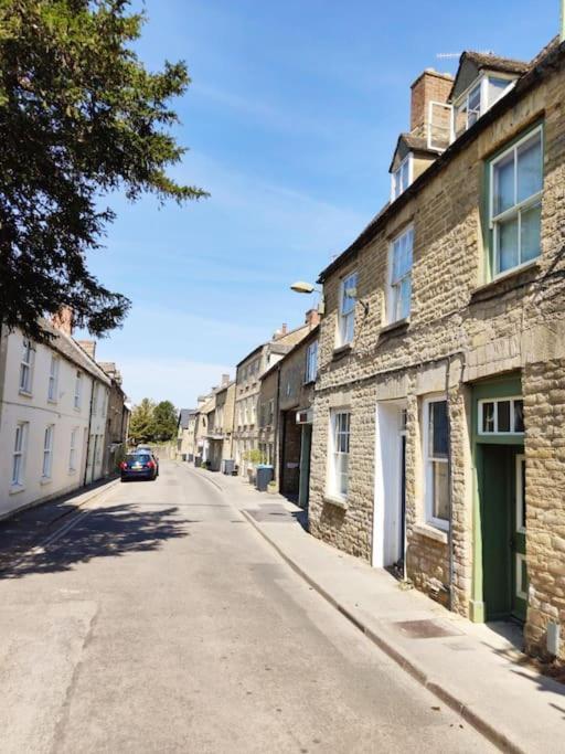 Amarelo Apartment, Central Charlbury, 1 Super King Bed Екстериор снимка